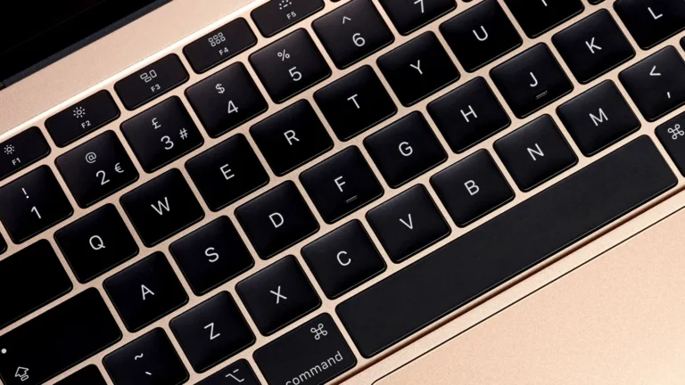 Apple accetta di risarcire i proprietari di MacBook per le tastiere difettose